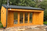 Zahradní kancelář TINA 22m² s terasou (5,5x4) 44mm + obklad