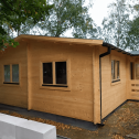 Naše realizace: Dřevěná chata DONNA 63m² (12,5x6) 44mm a garáž v obci Luštěnice