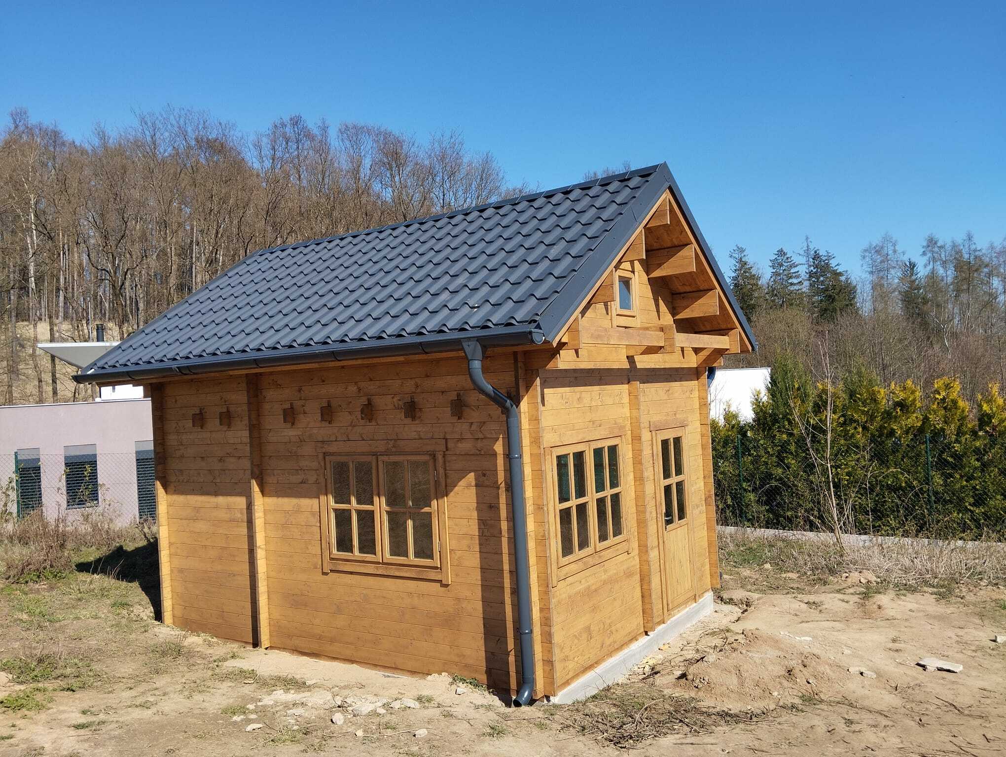 Naše realizace: Zahradní chata AVIGNON 20m² s patrem a zateplením v Dolní Lomnici