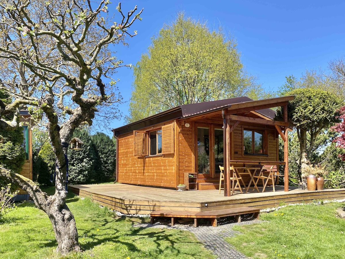 Naše realizace: Dřevěná chata Nina 25 m² poblíž Týna nad Vltavou – postavená svépomocí!