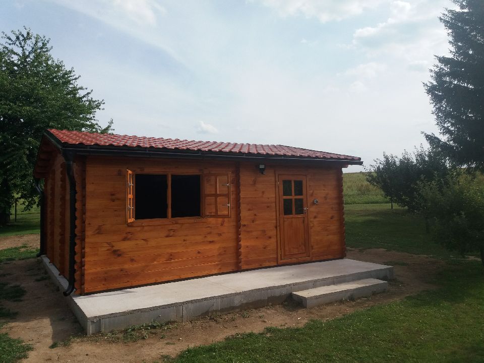 Naše realizace: dřevěná garáž 4x6m, 44mm, 24m²