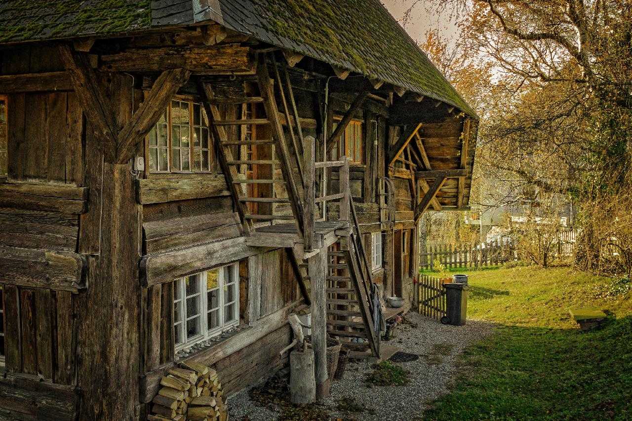 starý dřevěný dům